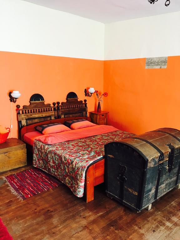 Balta Maja Hotel Pilsrundāle Екстериор снимка